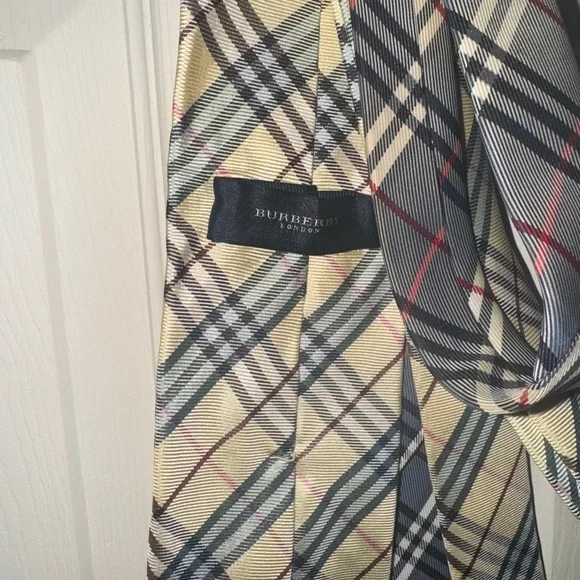Burberry Classic Plaid Ties in Cream and Black - Picture 2 of 5